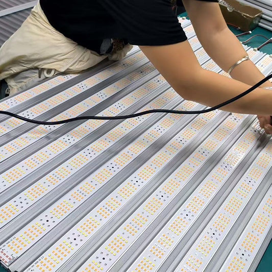 Energy-saving full-spectrum LED grow light for indoor plants