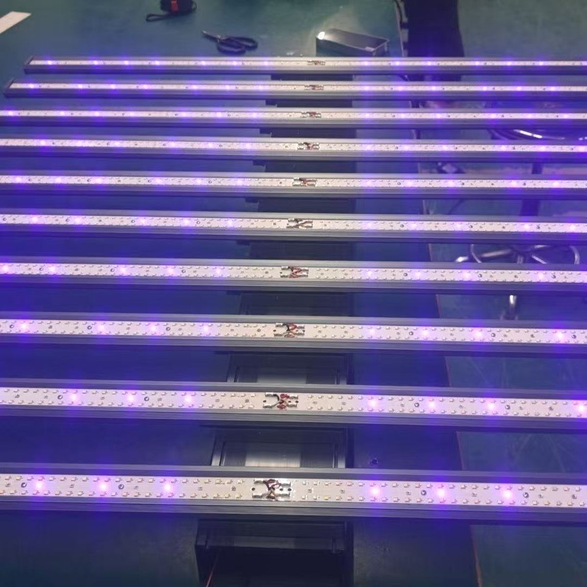 Full-Spectrum LED Indoor Octopus-Style Plant Grow Light (Sunlight-Simulating)